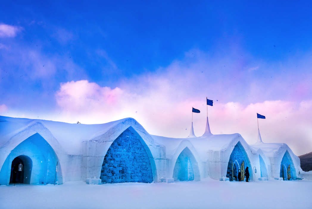 Ледяной дом год. Отель Icehotel Швеция. Hotel de glace, Квебек, Канада. Ледяной дворец (Ice Hotel), Швеция.. Ледяной отель в Квебеке.