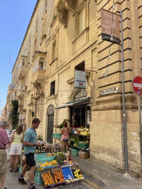 Image of a corner shop in Valletta, Malta 